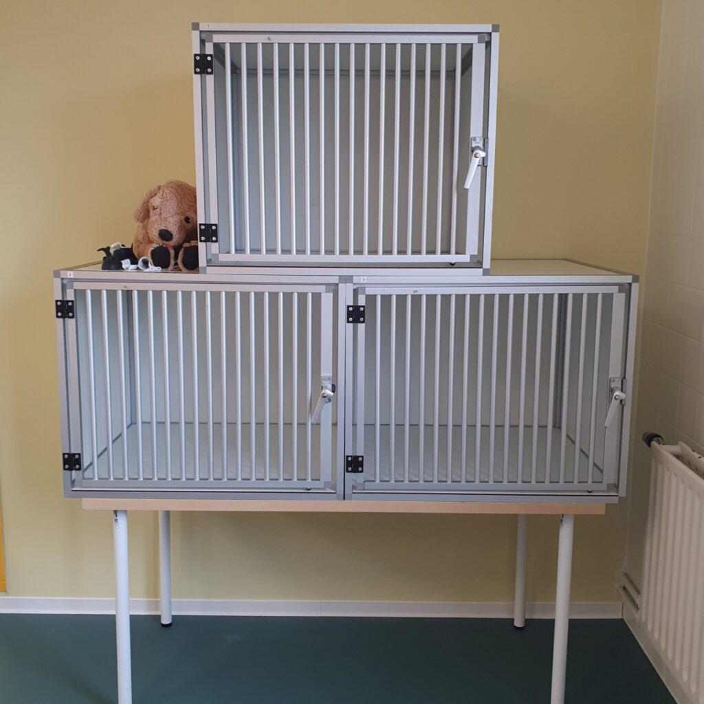 Foto van opnamehokjes katten van Dierenkliniek Kahu